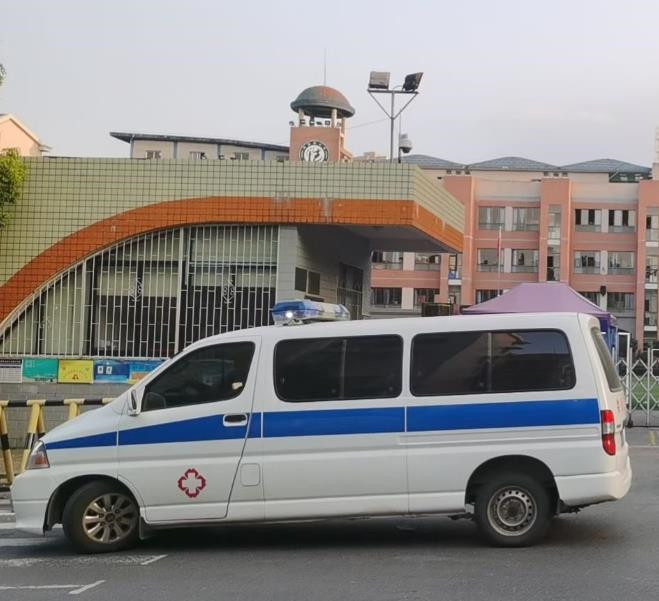 岳西救护车出租护送骨折病人一公里多少钱